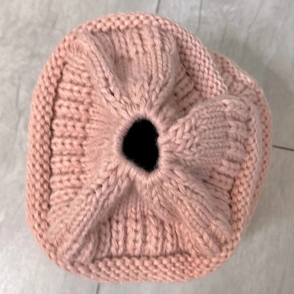 C.C EXCLUSIVES NWOT Women’s Peach Toque  Ponytail Hole Winter Hat - Picture 4 of 8